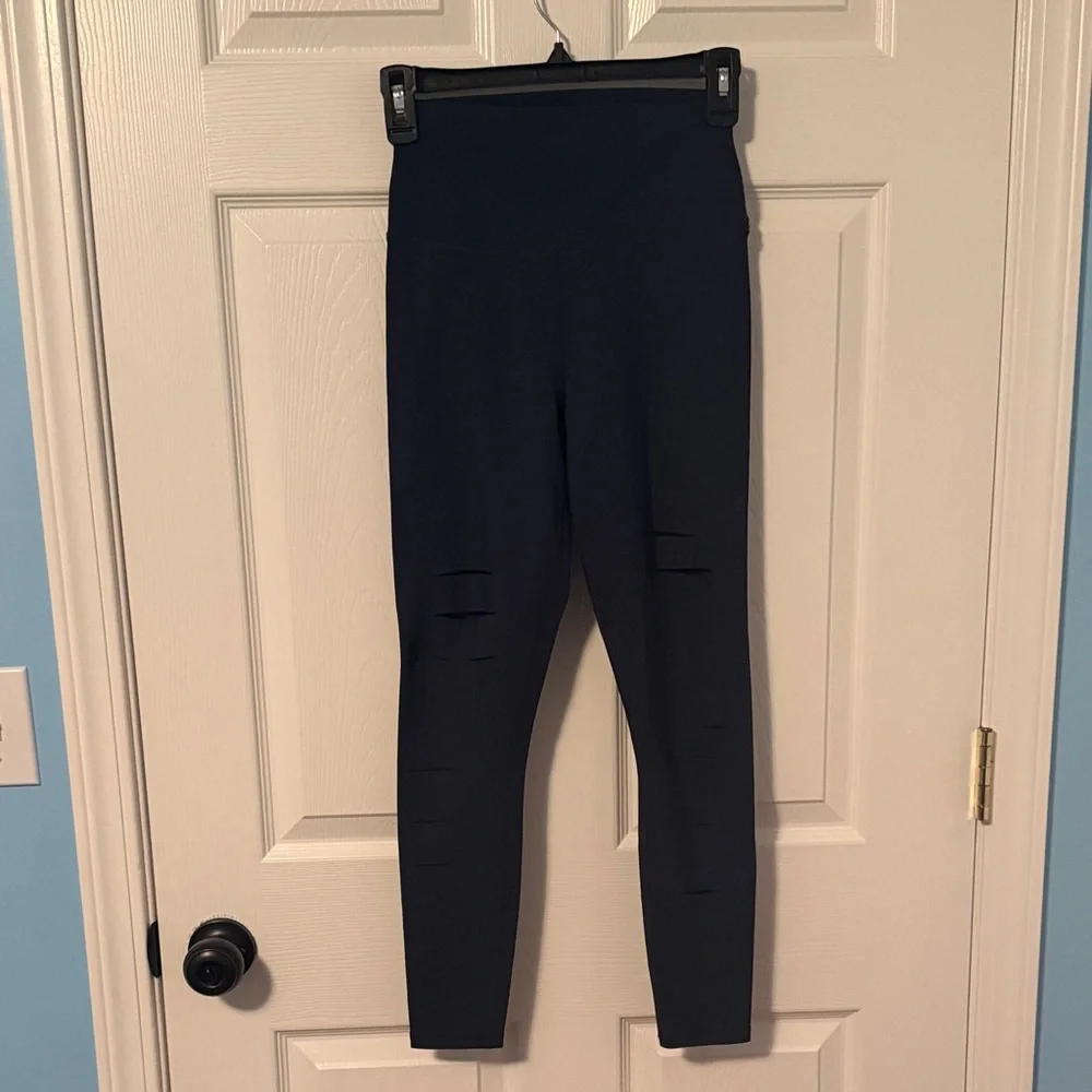 504 Alo Yoga High Waist Ripped Warrior Leggings XS Navy Blue Cutout